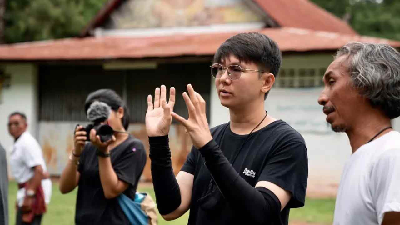 tuna56 Banjong Pisanthanakun is preparing to write an untitled horror comedy script for an Indonesian film studio.