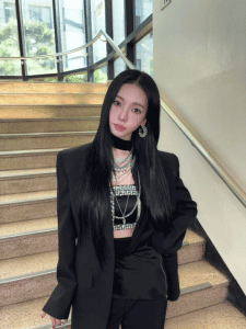 Karina จาก aespa กับสไตล์สุดช็อกล่าสุด ก่อให้เกิดปฏิกิริยาแตกแยกสนั่นโซเชียล