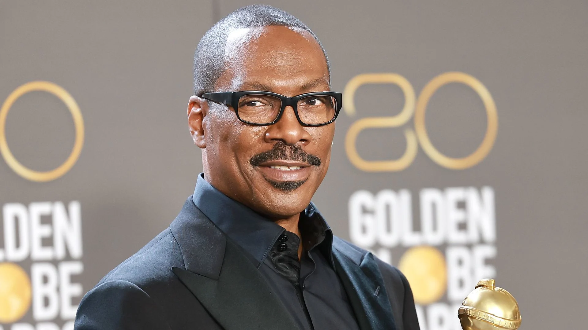Eddie Murphy เผยเหตุการณ์ชวนอึ้งวัย 21 จาก Yul Brynner ในสารคดีใหม่