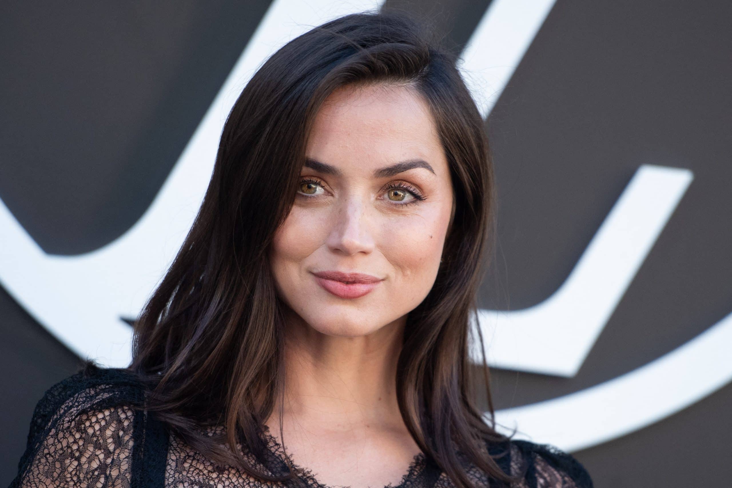 Ana de Armas ยังคงเป็นดาวรุ่งสเปนที่ Hollywood ต้องการตัวมากที่สุด